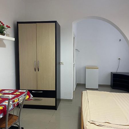Guest House Lionel Дуррес Экстерьер фото