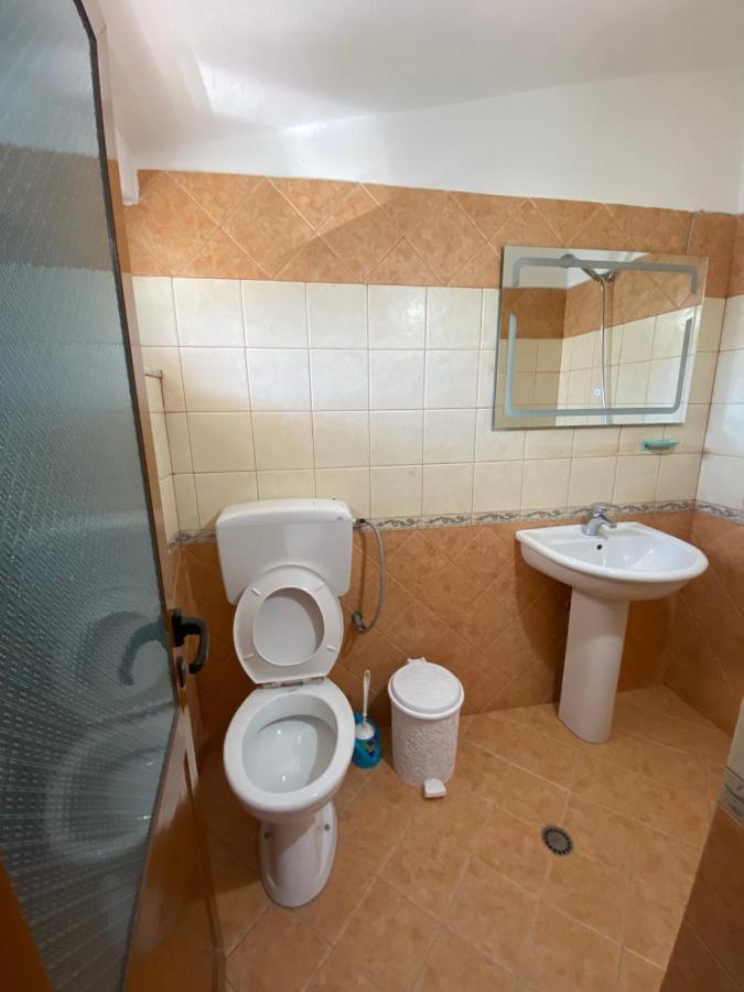 Guest House Lionel Дуррес Экстерьер фото
