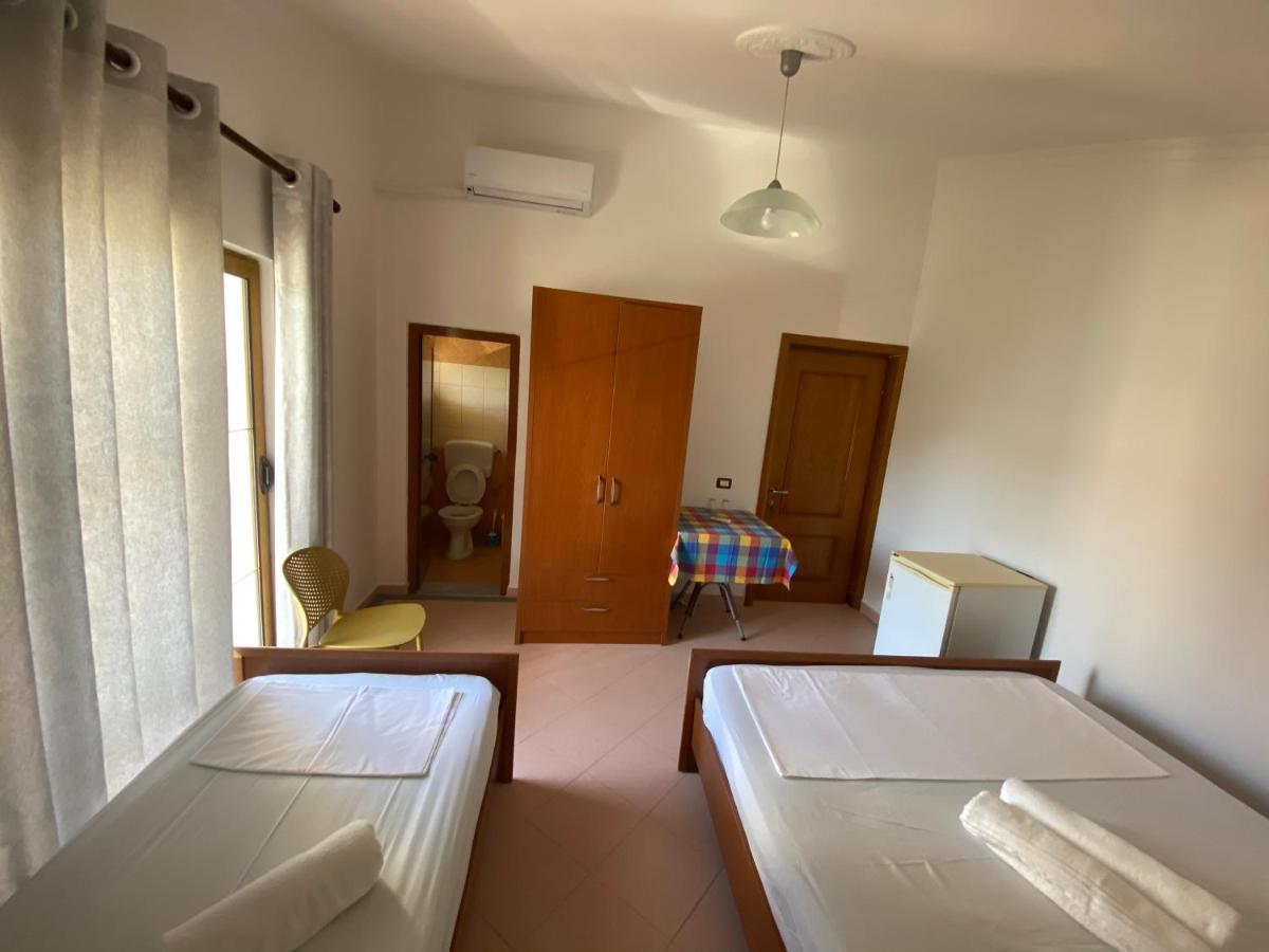 Guest House Lionel Дуррес Экстерьер фото