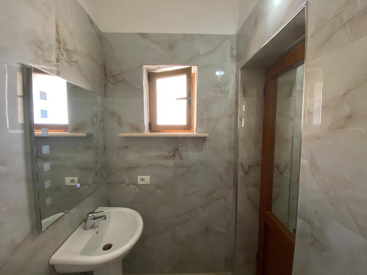 Guest House Lionel Дуррес Экстерьер фото