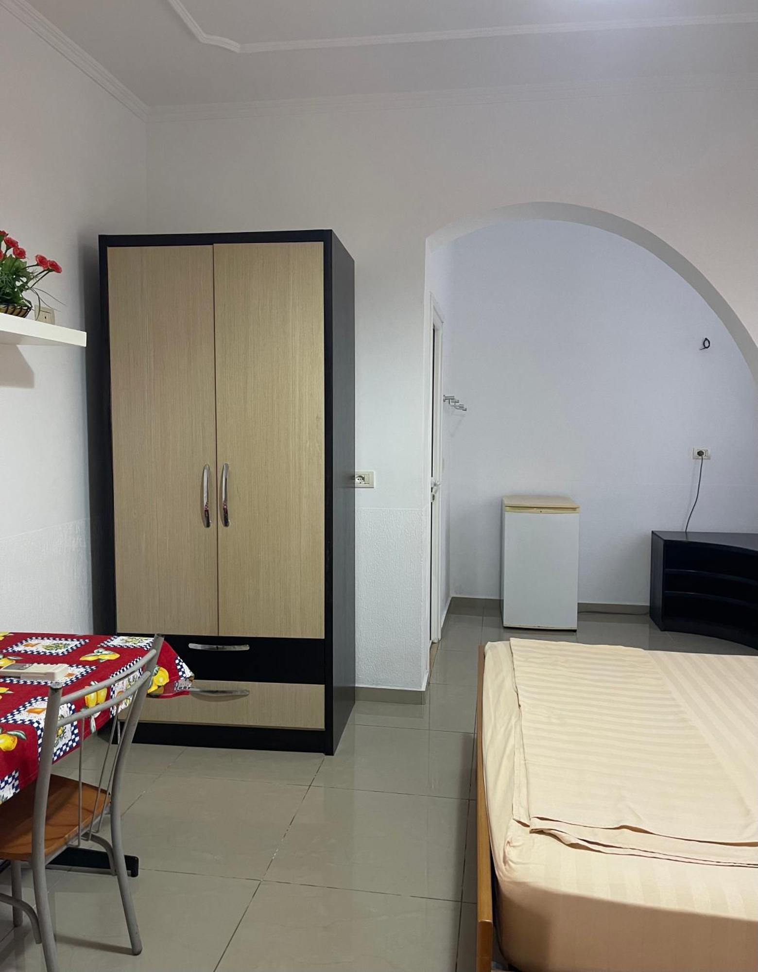 Guest House Lionel Дуррес Экстерьер фото