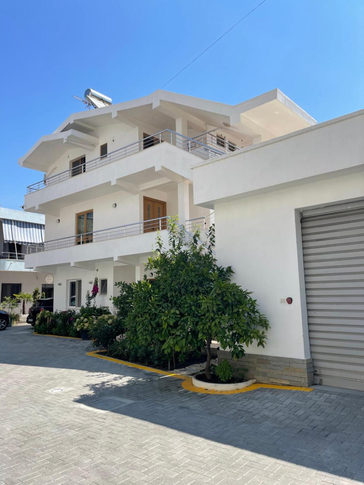 Guest House Lionel Дуррес Экстерьер фото