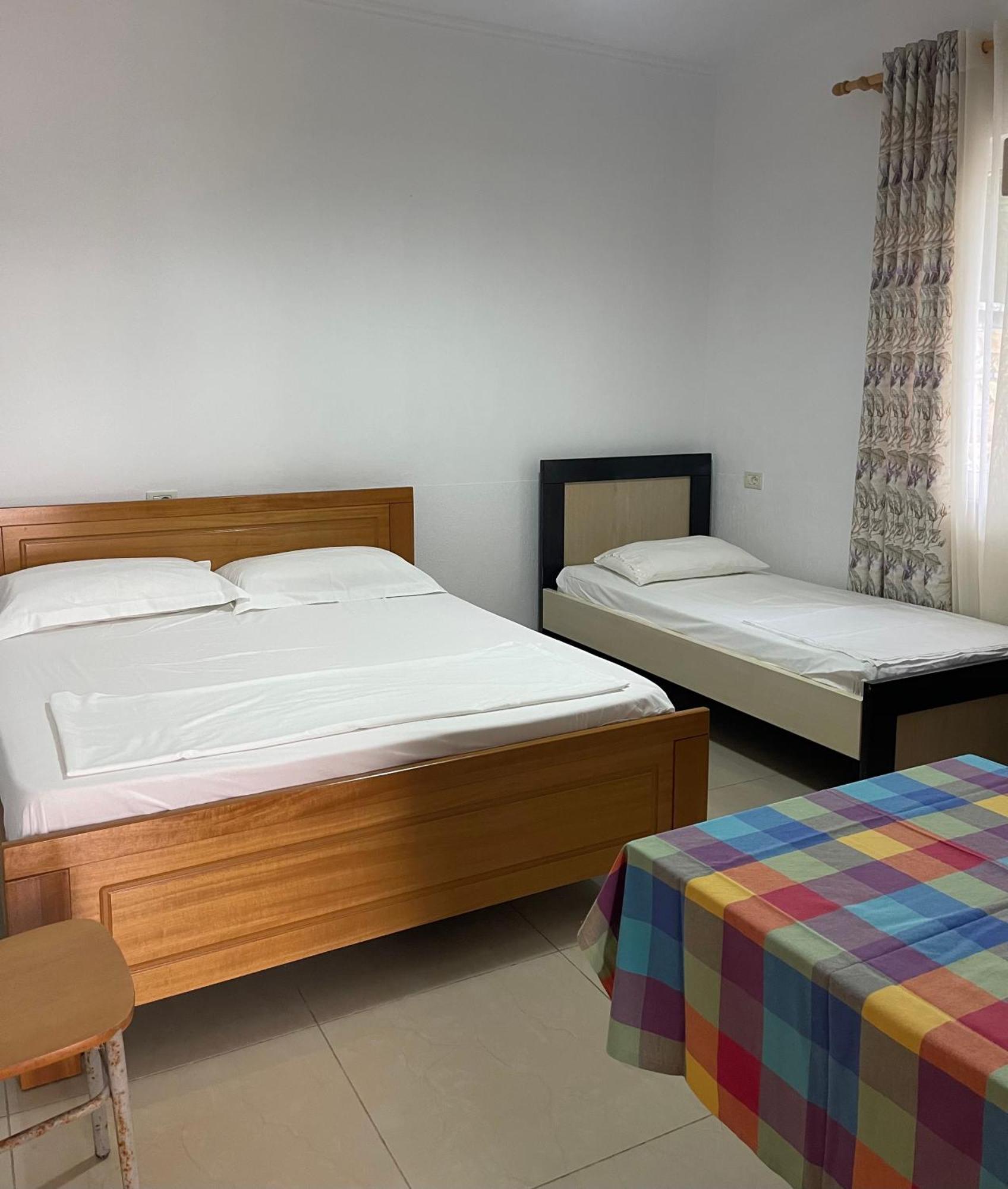 Guest House Lionel Дуррес Экстерьер фото