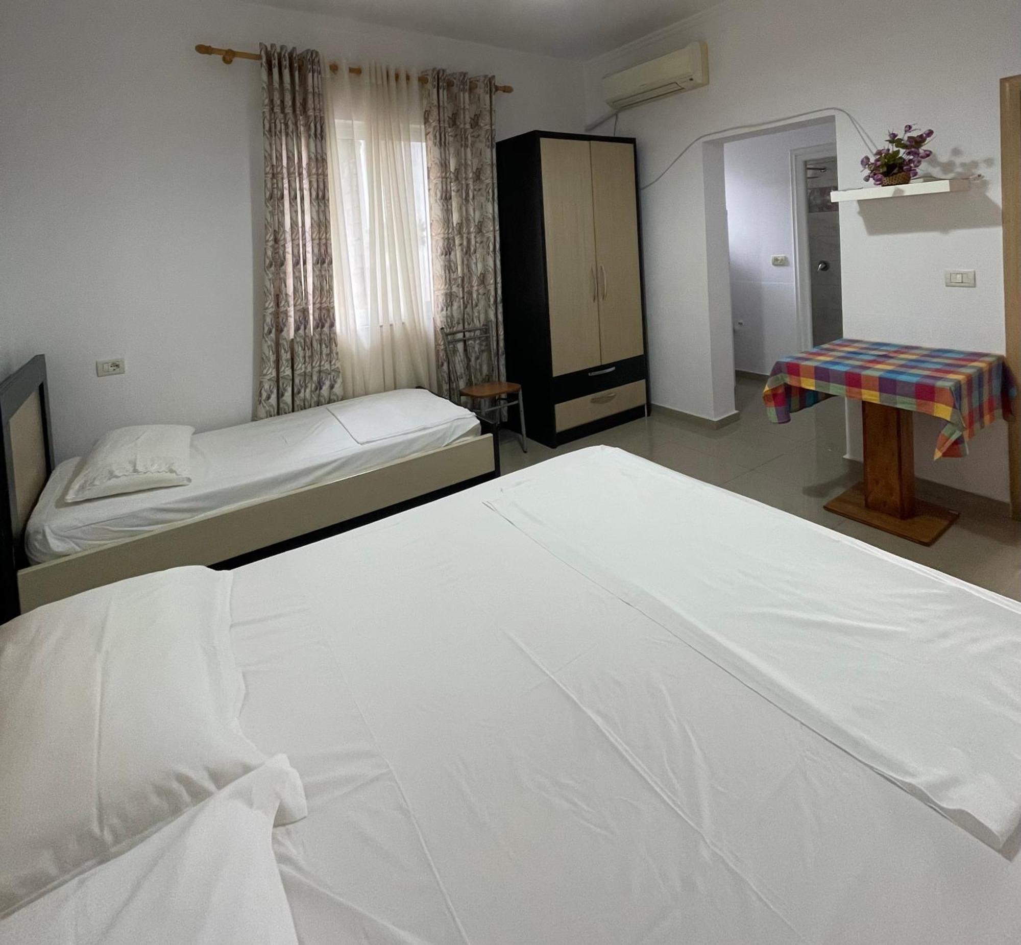 Guest House Lionel Дуррес Экстерьер фото