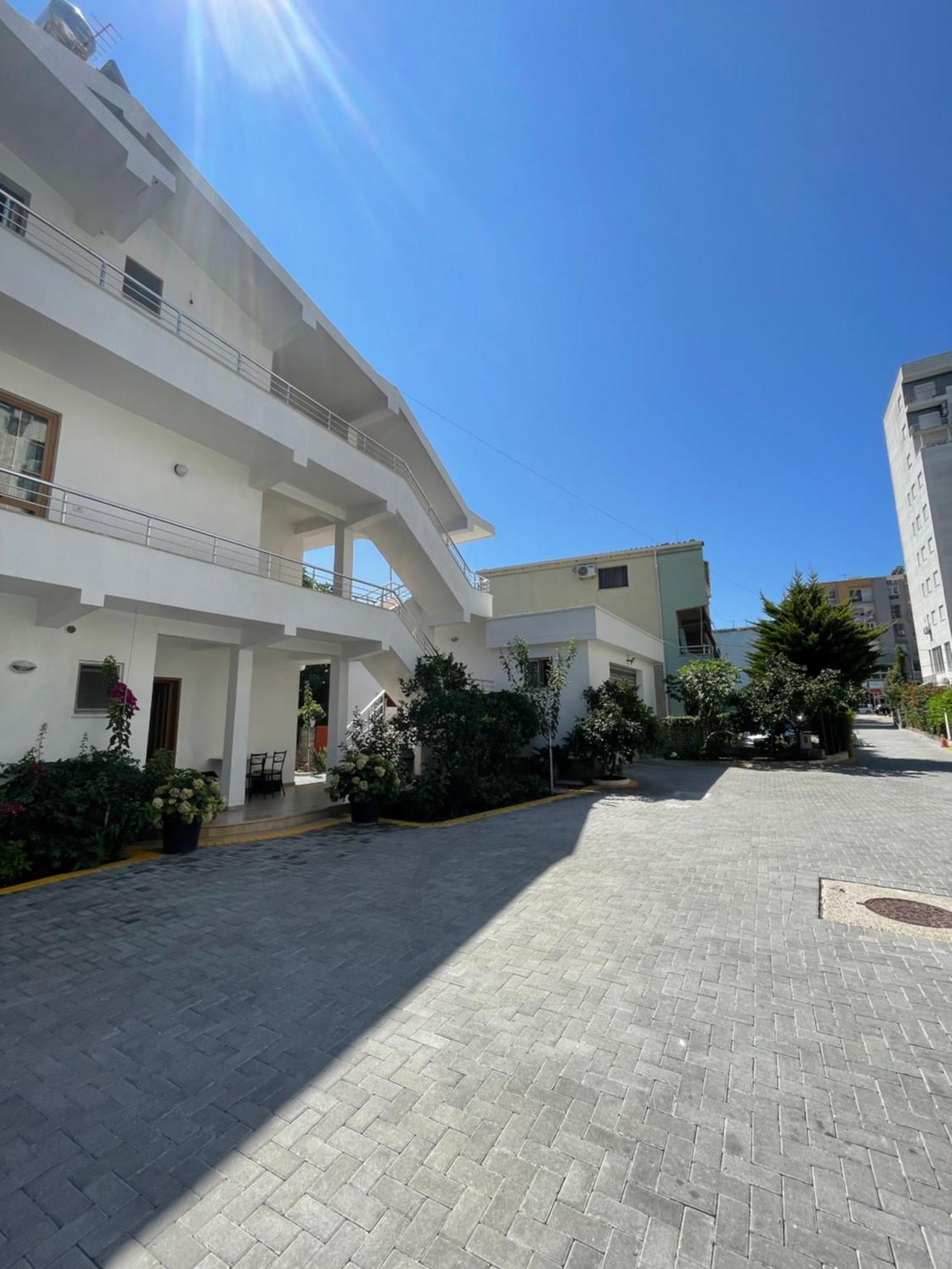 Guest House Lionel Дуррес Экстерьер фото